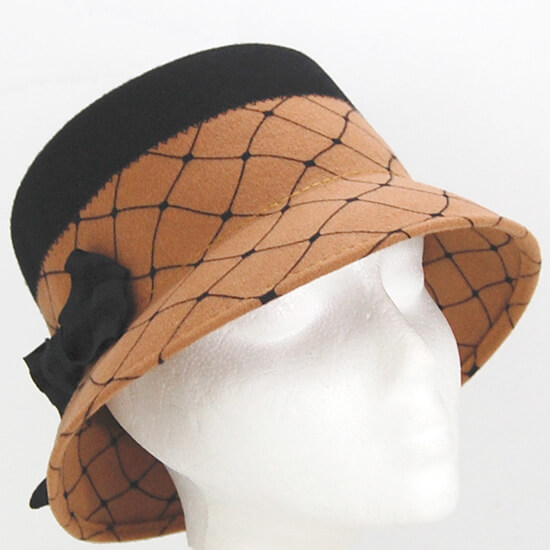 ROBERTA_W19_PRETO_CAMEL_1.jpg