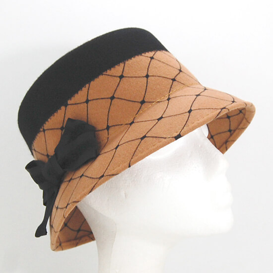 ROBERTA_W19_PRETO_CAMEL_2.jpg